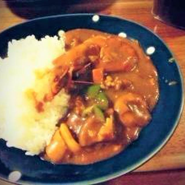 *今が旬のイカをたっぷり♪『イカと海老のＣＵＲＲＹ。』