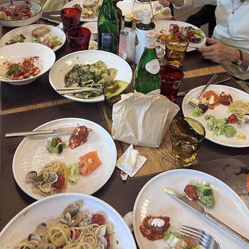 ナポリの夜はトラットリアで乾杯