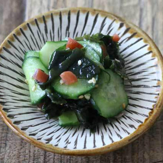 カンタン酢を使ったパパっと副菜！きゅうりとわかめと梅の酢の物