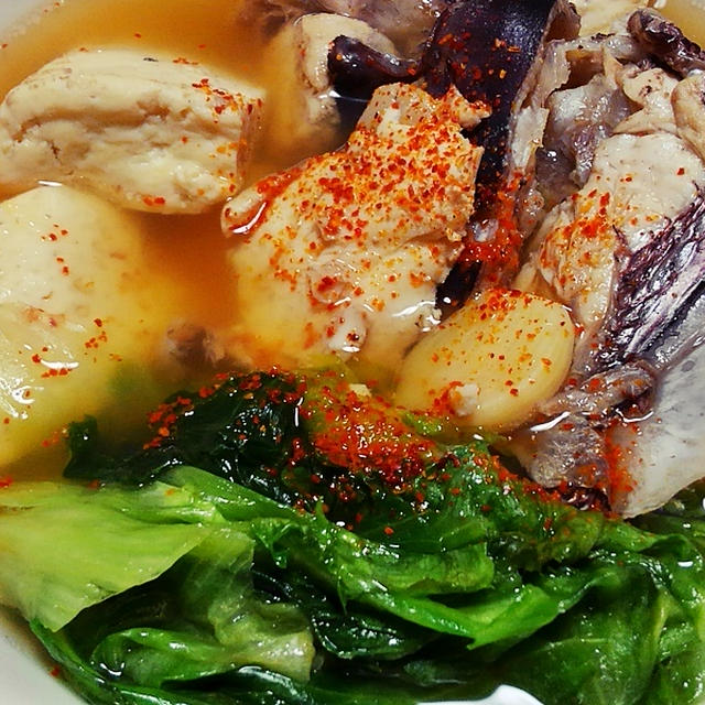 【鯛あらと豆腐・レタスのすまし汁（ニンニク入り）レシピ】鯛のクサミが完全に中和され、523.81回死ねる