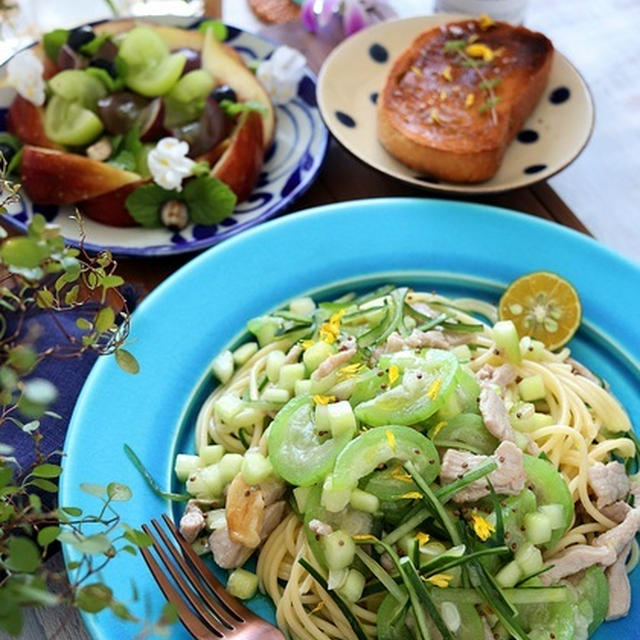 豚とヘチマとキュウリのパスタ