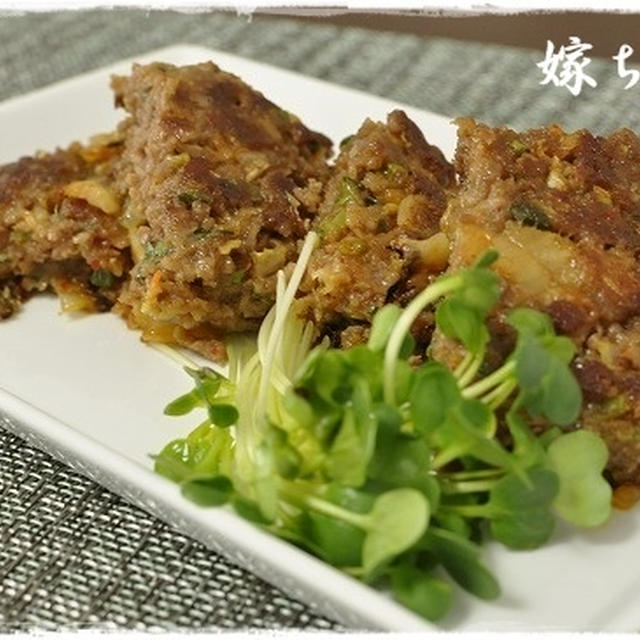 ど～んと大きく焼いて切るキムチバーグ♪