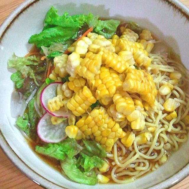 【とうもろこしとサラダで冷やし野菜ラーメン】