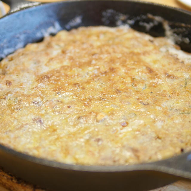ポテトサラダが余ったら。リメイク料理、卵と混ぜて焼くだけ。ポテサラオムレツ