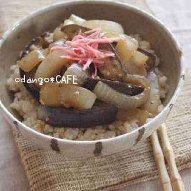 なすと玉ねぎのソースみそ丼