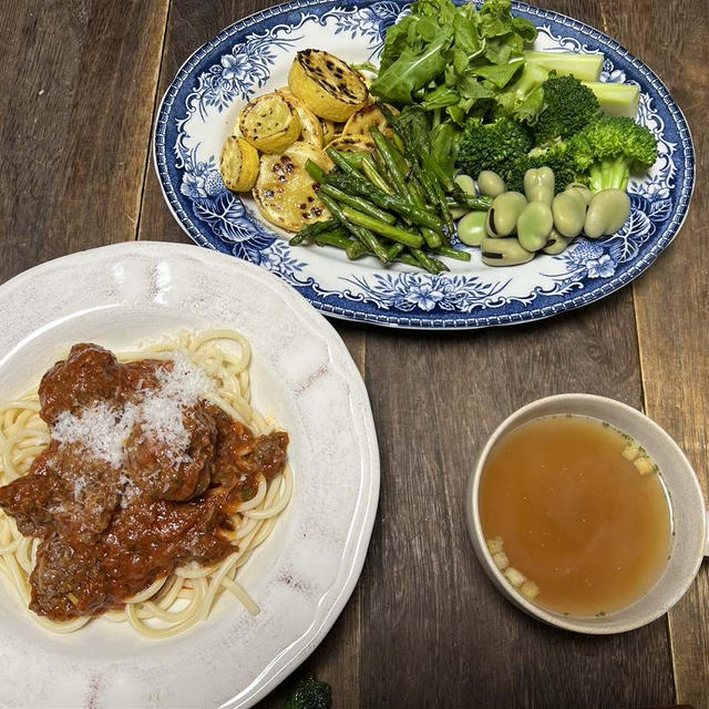 鹿肉ミートボールブガティーニスパゲティ・ブロッコリー蚕豆ズッキーニグリーンアスパラソテールッコラ