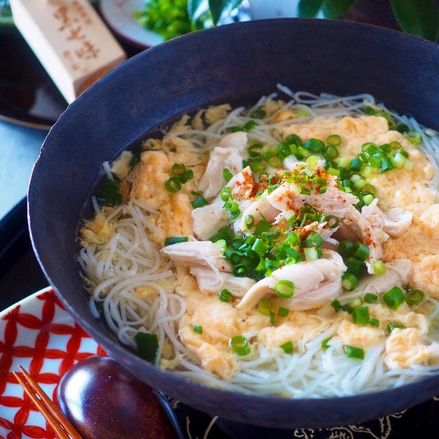 【夜食にも胃にも優しい】ふわふわ卵と鶏ささみの親子にゅうめん