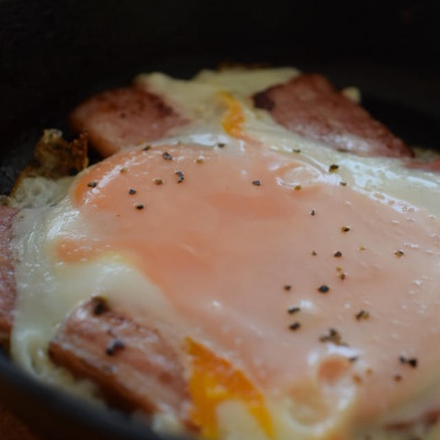 ベーコンと目玉焼き焼くだけだけどなんか満足。スキレットでベーコンエッグ｜毎回かわる唯一無二の講座が楽しい、パパの料理塾は、男性のための料理塾です