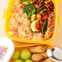 １０月２３日　火曜日　ナッツとひじきのスパイス炒め