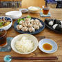 お昼ご飯がすぐやってくる。シュウマイランチ。