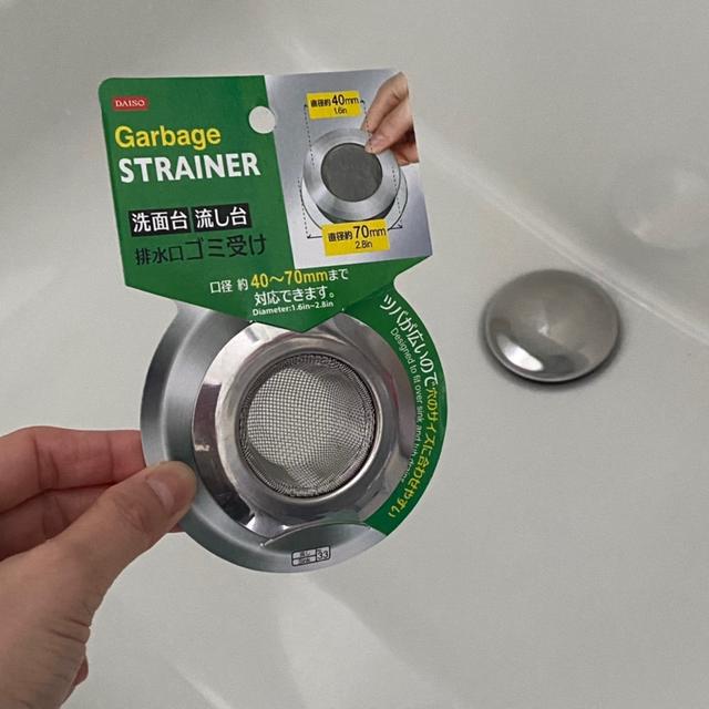 【ダイソー】洗面所の掃除がラクになった、排水口ゴミ受け