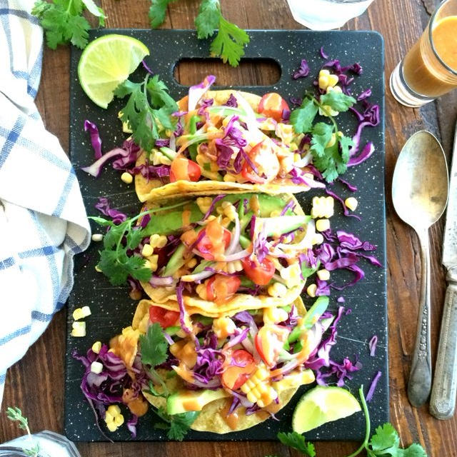 Avocado Veggie Tacos with Creamy Lime Chipotle Sauceアボカドベジタコス