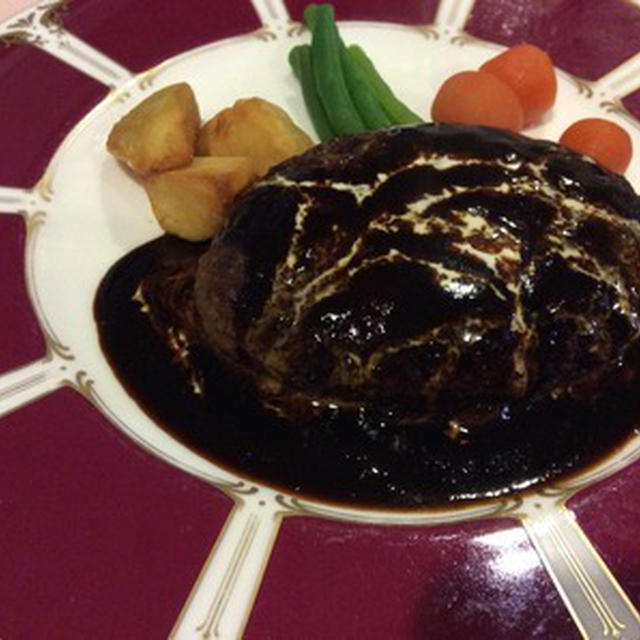 お昼にハンバーグ