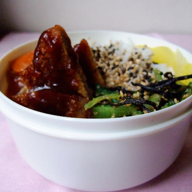 ペラペラヒレカツ弁当。