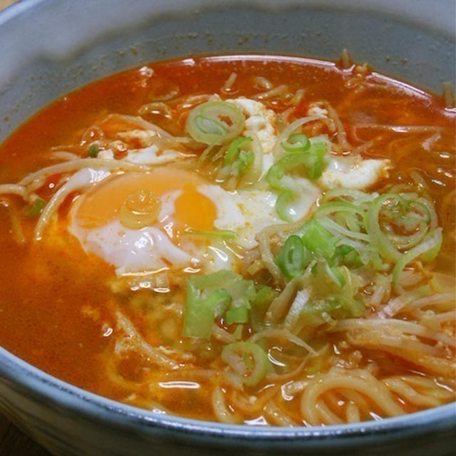 冷たい雨の夜の時短メニューは、熱々！鍋風、簡単、担々麺。