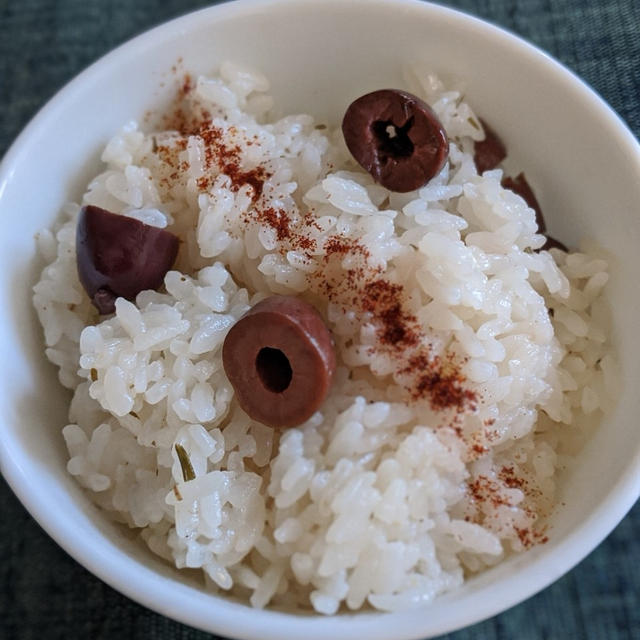 オリーブとドライハーブの炊き込みご飯