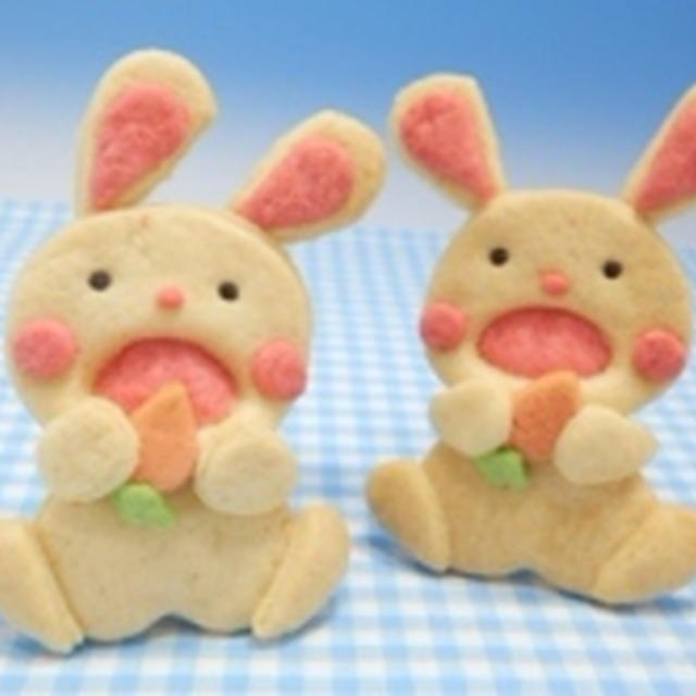 ニンジンを食べるウサギクッキー