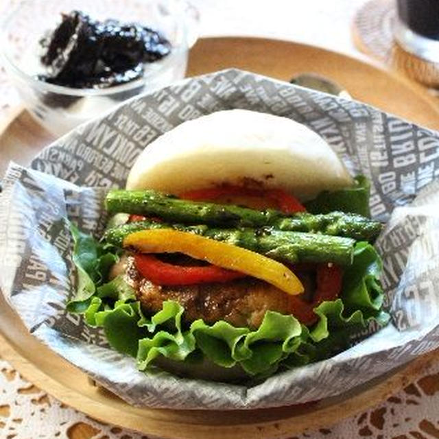 白パンで豆腐入りつくねバーガーサンド♪