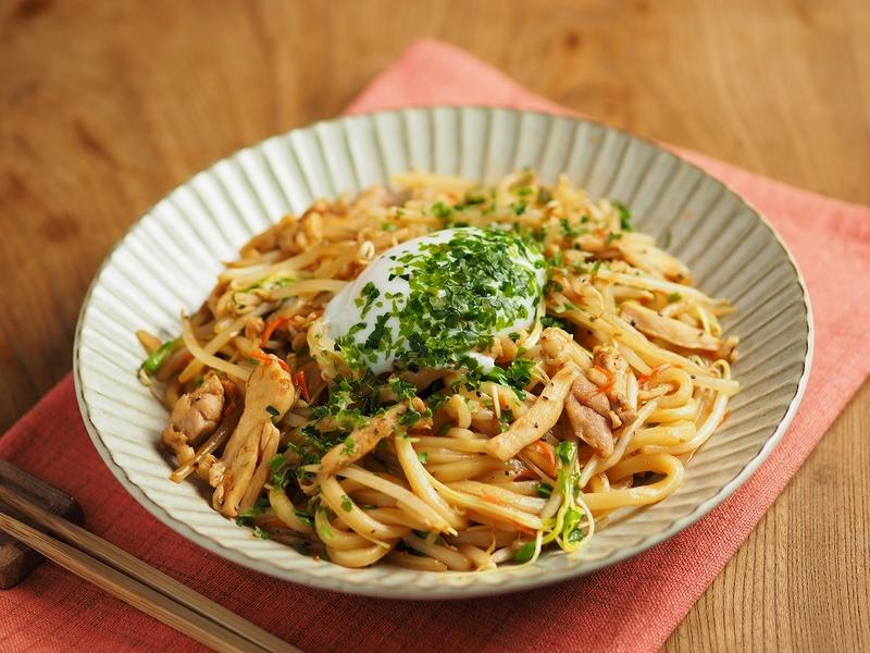 レシピブログ連載、簡単温泉卵と鶏もも肉で親子焼きうどん