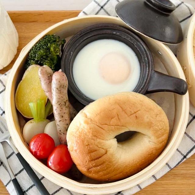 ＼せいろデビュー‼︎／ 冷凍ベーグルもちっふわっ♪野菜もウマい♡