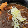 立ち蕎麦行脚「名代富士そば赤坂店の小宮山ブラックカレーそば」