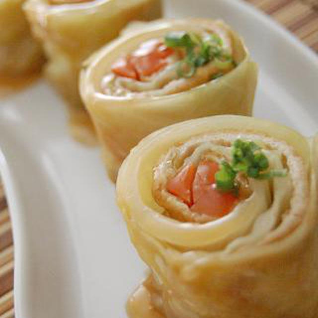 油揚げの春キャベツ巻き　ワサビあんかけ