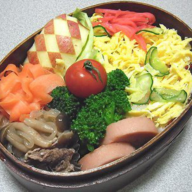 散らし寿司弁当。きなこを探せ