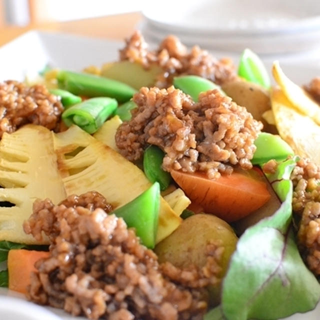 とろとろ肉味噌春野菜サラダ