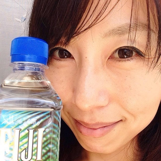 FIJI Water ☆ フィジーウォーター Ⅱ と 母の日ケーキ