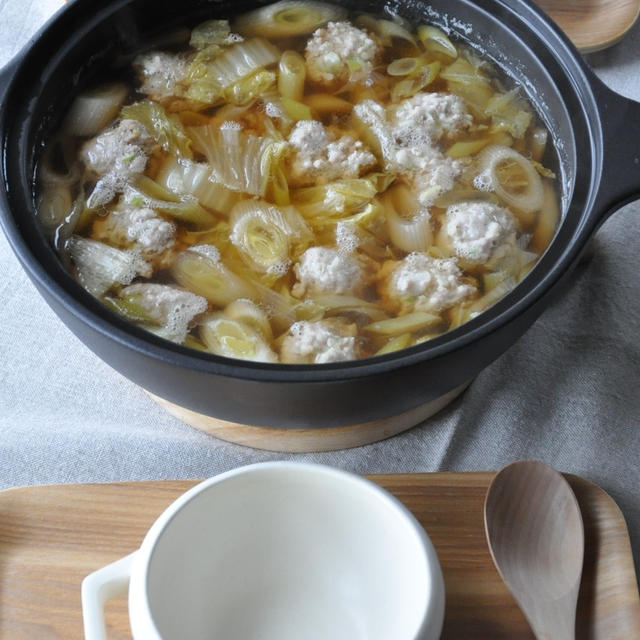 寒い日はほっこり温まろう…♡節約食材で作るシンプル鍋