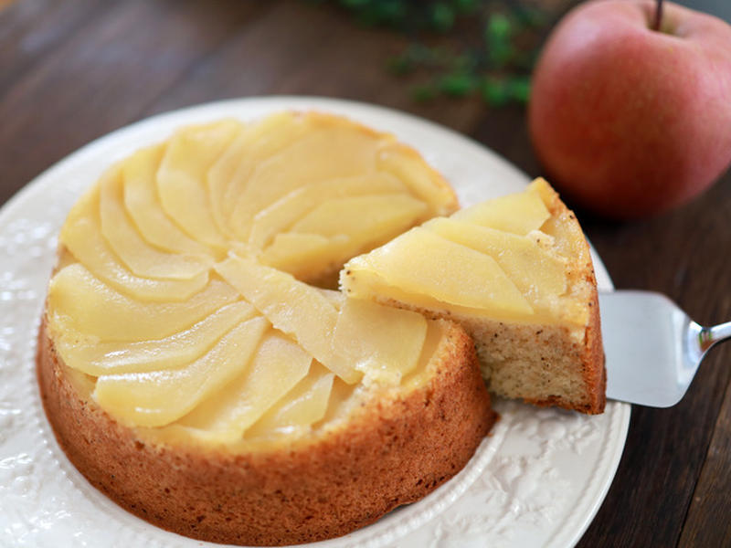 ホットケーキミックスで簡単！りんごと紅茶のアップルティーケーキ☆タルトタタン風♪