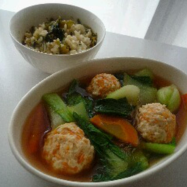 チンゲン菜と鶏だんごのピリ辛スープ