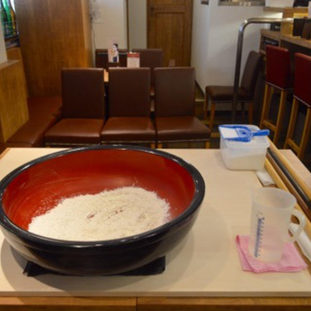 新宿でそば打ちができる！UONOSU（魚ノ巣）の蕎麦打ち体験コース　ちょい飲みセットも気になる！