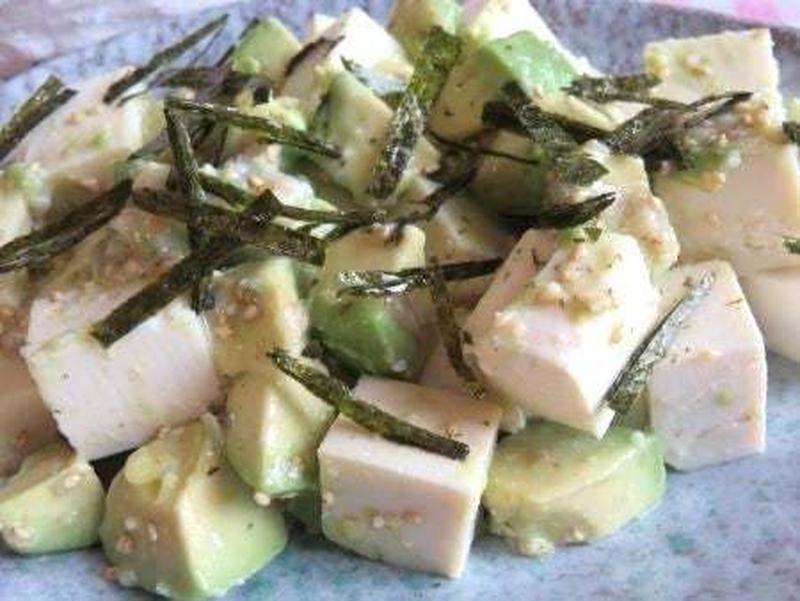 塩麹と海苔とごま油でヤミツキ♪　アボカドと豆腐のサラダ