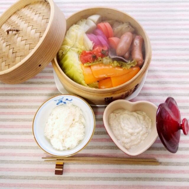 ■蒸籠でたっぷり蒸し野菜、豆腐デイップ生姜胡麻風味の朝ごはん
