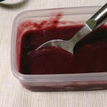 ヨーグルトやケーキなど何にでも使える、苺と冷凍ブルーベリーの万能ベリーソース