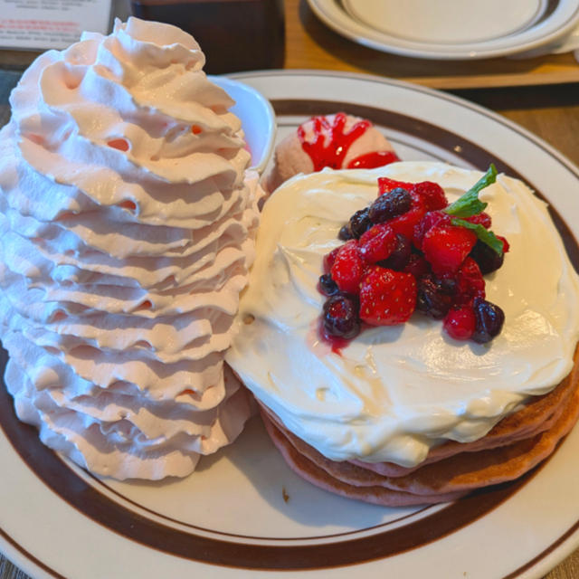 ストロベリークリームチーズパンケーキ