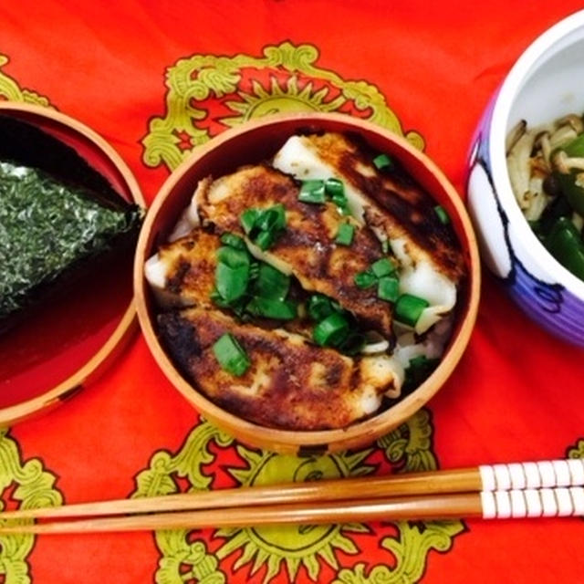 ミニ餃子丼とおにぎり