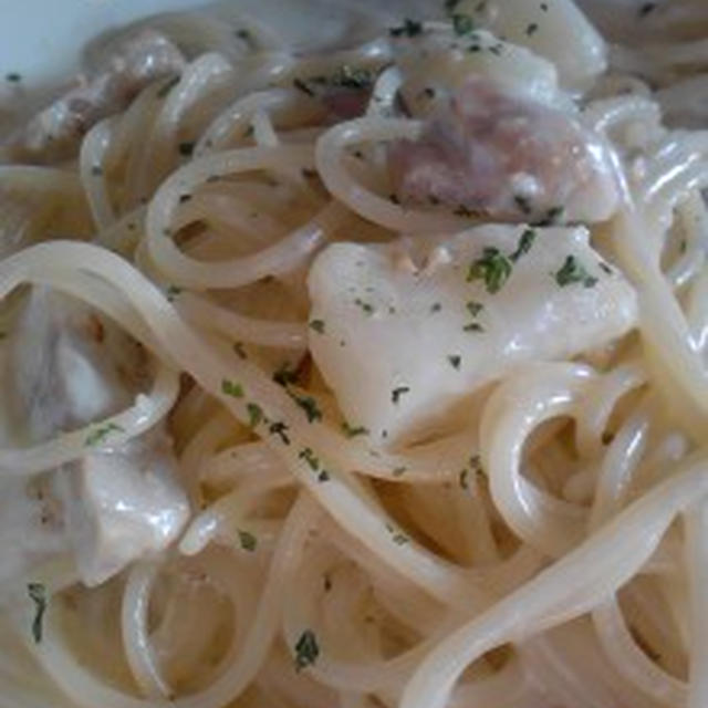 鶏とジャガイモときのこのクリームパスタ