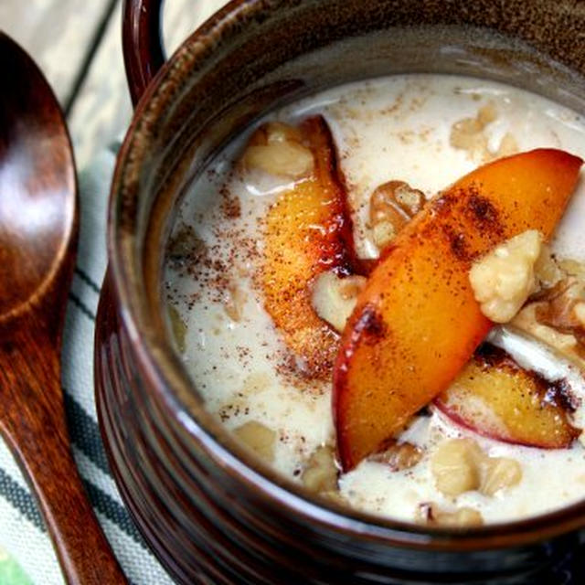 Hot Oatmeal with Butter Sauteed Nectarine焼きネクタリンのせ温オートミール