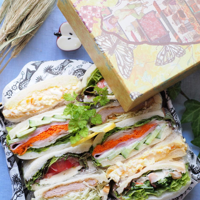 具たくさんのサンドイッチ