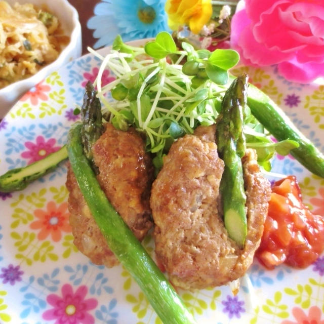 ふんわりヘルシー☆アスパラガスの豆腐ハンバーグ