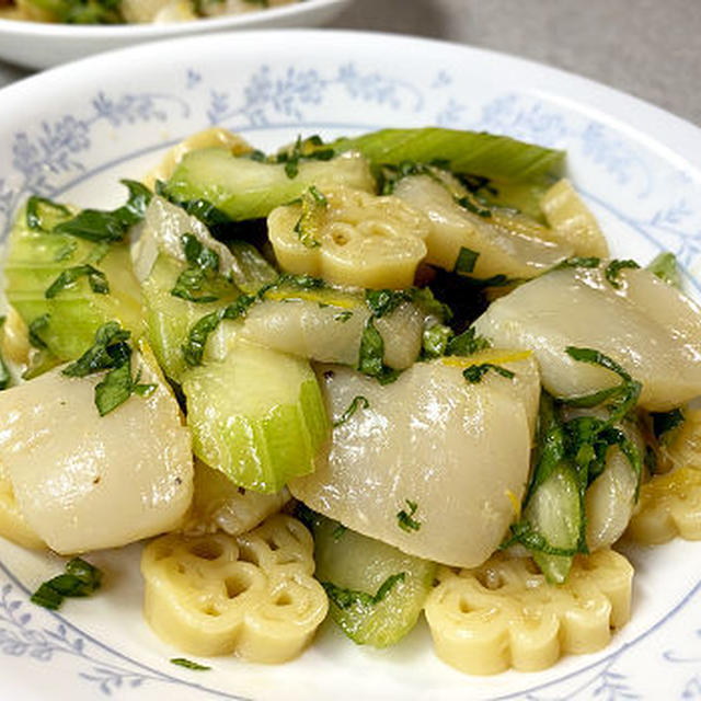 柚子わさび醤油ドレッシングで！ホタテとセロリのサラダパスタ＆庭の柚子♪