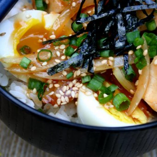 Chicken and Egg Rice Bowl with Chili Pepper Sauce変わり親子丼、コチュジャン入りで韓風
