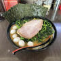 醤油豚骨ラーメン大にほうれん草とのり5枚、ウズラ5個をトッピングして啜る 〜壱系ラーメン〜