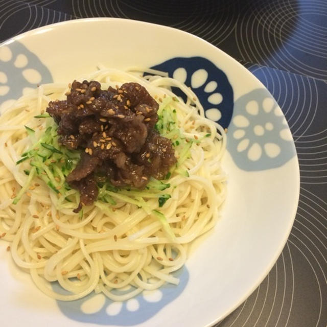 牛肉の甘辛炒めのせうん