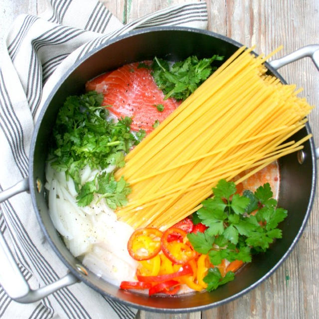 One Pot Salmon Coconut Curry Pastaお鍋一つに全部投入！ココナッツカレーサーモンパスタ