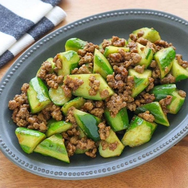 ＊【レシピ】パパッと10分！きゅうりとひき肉のオイスターカレー炒め＊