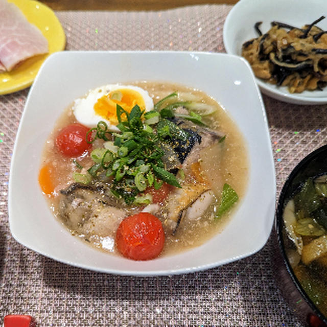 牡蠣と鯖缶で煮物