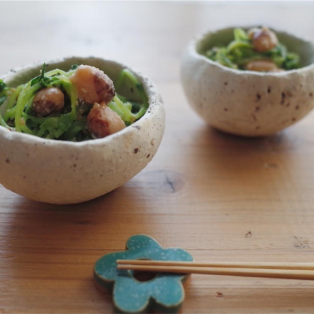 【レシピ】ごまたっぷり。とら豆と豆苗の塩麹ナムル